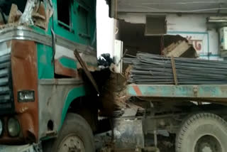 In Ghaziabad uncontrolled truck