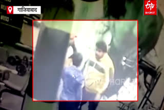 fight-two-people-between-inside-gym-in-ghaziabad