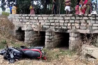 one men dead by The culvert in kamareddy