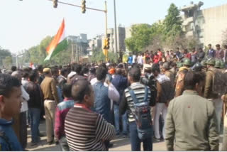 Locals stage demonstration against closure of Kalindi Kunj road