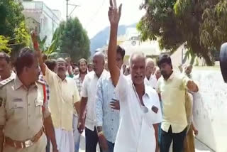 tdp protest at naravari palli against three capital