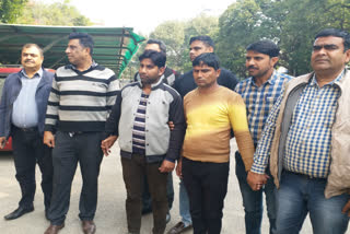 illicit liquor supplier are arrested by delhi police