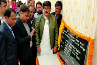 minister-mahendra-singh-sisodia-laid-foundation-stone-of-community-hall-in-guna