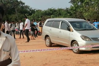 Karnataka - Kerala rowdi sheeter dead body found in Innova car, rowdy sheeter shot dead, காரினுள் கேரள ரவுடி பிணம், ரவுடி தஸ்லிம் கொலை