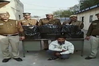 delhi police arrested illicit liquor smuggler