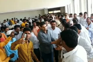 rohit-pawarani-interacts-with-young-ncp-workers-in-beed