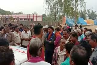 Farmers created ruckus at Paddy Purchase Center in dhamtari