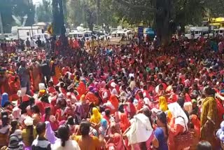 ಪ್ರತಿಭಟನೆ ಕೈ ಬಿಟ್ಟ ಬಿಸಿಯೂಟ ಕಾರ್ಯಕರ್ತೆಯರು