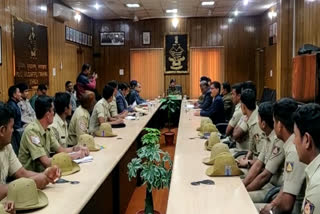 karnataka-police-team-met-with-director-general-of-police-in-dehradun