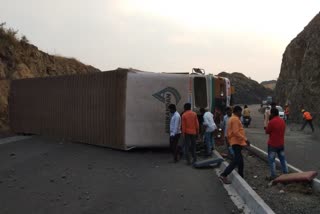 road accident in beed