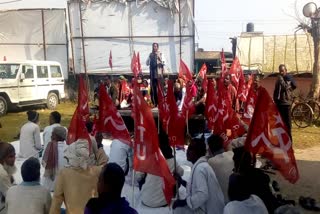 Farmers protest against 15-point demands in godda