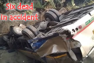 Assam  Goalpara  six dead  thirty injured  electric poll  Dhubri  road accident  അസം  വാഹനാപകടം  ആറ് പേര്‍ മരിച്ചു