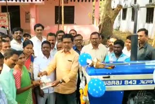 TRACTORS DISTRIBUTION BY ZP CHAIRMAN IN MANTHANI