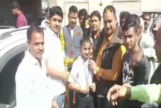 sumran-of-rajgarh-won-bronze-and-gold-medal-in-international-karate-competition-organized-in-mumbai