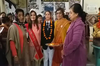 student-akshita-received-a-grand-welcome-when-she-attended-the-parade-on-rajpath-in-bhopal