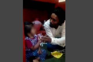 ಮಗುವಿಗೆ ಮದ್ಯ ಕುಡಿಸಿದ ತಂದೆ, father-harassment-to-his-child