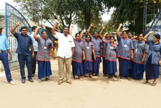 hospital workers protest in jangareddygudem