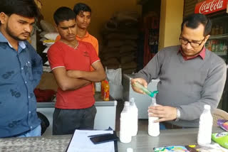 Action of Food Inspector under 'sudh ke liye yudh abhiyan' in ashoknagar