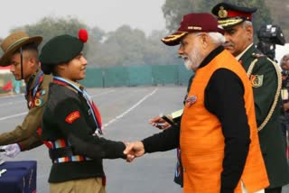 PM मोदी से बेस्ट NCC कैडेट्स का अवार्ड, ncc cadet anushka