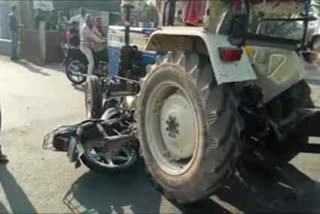 Municipality tractor collided with bike in Bharuch College Road, two injured