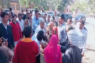 एक व्यक्ति की पिटाई, A person beaten