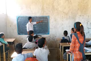 students-get-education-at-primary-leval-in-melghat-amravati