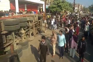 truck crushed a woman in ujjain