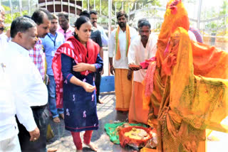 warangal rural collector haritha visit sammakka, saralamma jathara