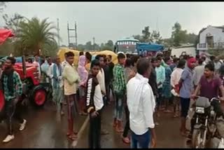 Angry farmers jammed NH 30