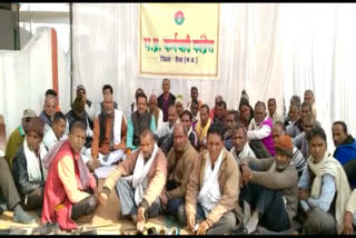 Employees organization sitting on one day hunger strike