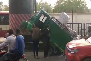 Overload tempo reversed in Ghaziabad