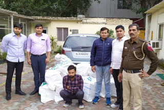 illicit liquor smuggler arrested by special police team in delhi