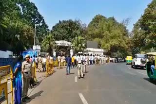 Police tight security of Rajabhavan Outside