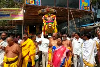 సింహవాహనంపై ఊరేగిన యాదగిరీశుడు..