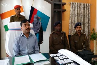 चाईबासाः PLFI कमांडर सुजीत कुमार राम के दस्ते का एक सदस्य हथियार के साथ गिरफ्तार, भेजा गया जेल