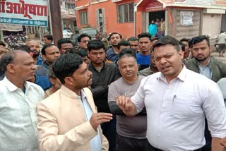 Congress leader protests to remove encroachment varasivni in balaghat
