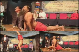 Baba Ram Deo taught yoga on stage to Kannada university Chancellor