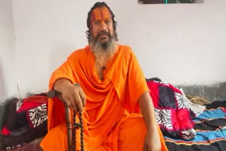 know-who-is-mahant-paramhans-das-sitting-on-hunger-strike-in-chandauli