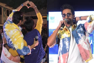 Ayushmann Jitendra kiss in SMZS