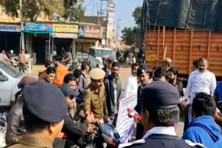 प्रतापगढ़ की खबर, traffic police taught traffic rules