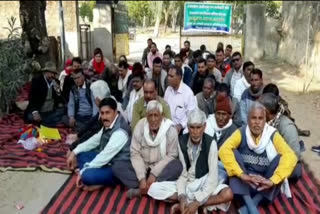 Forest employees demonstrate in tonk, वन कर्मचारीयों ने किया प्रदर्शन टोंक