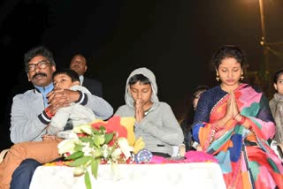 CM Hemant Soren joins Ganga Aarti with family in varanasi