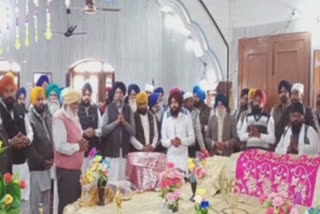 Akali Dal state vice president Teja Singh pays tribute to Sadhu Singh by various leaders