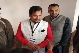 AAP candidate sanjeev jha reached for voting in burari
