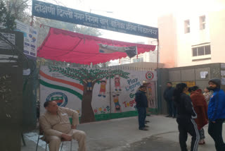 Voter gathering started at polling station