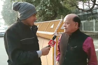 Hasya kavi Surendra Sharma voted in delhi