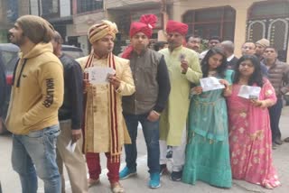 Delhi election: bridegroom also cast his vote with his family