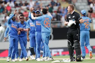 nzvind-second-odi-nz-sets-a-target-of-274-for-ind