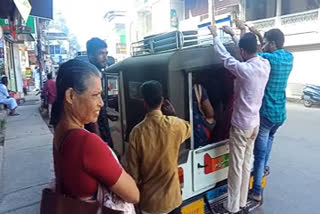 Bus straile Nadapuram Kozhikode  bus stirke at vadakara thottilpaalam route  വടകര-തൊട്ടിൽപ്പാലം റൂട്ടിൽ ബസ് പണിമുടക്ക് തുടങ്ങി  കോഴിക്കോട്: