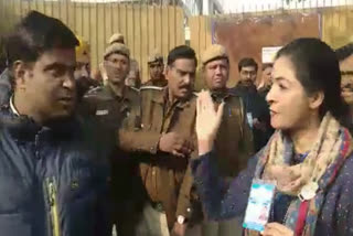 Alka Lamba slaps AAP worker